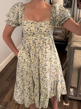 Abercrombie XS petite Floral Puff-Sleeve Midi Dress in faint greenish white
